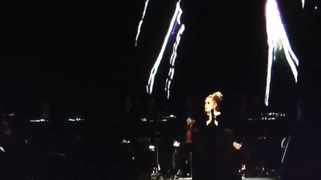 Grammy, Adele si commuove durante il tributo a George Michael