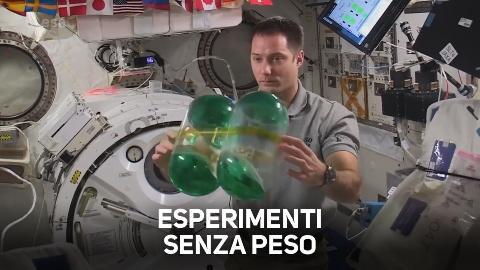 L'acqua nello spazio, che movimenti ipnotici!