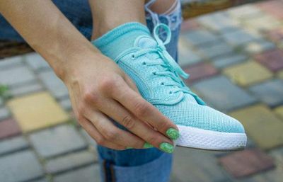 4 trucchi per donare una nuova vita alle scarpe da ginnastica