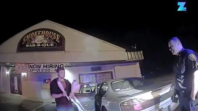 Una scena inaspettata sorprende questi poliziotti