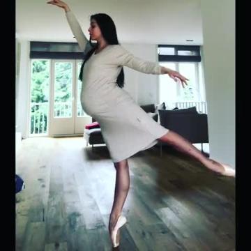 Ballerina incinta danza alla 36esima settimana