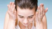 Hai mai provato a lavarti il viso con l'acqua minerale?