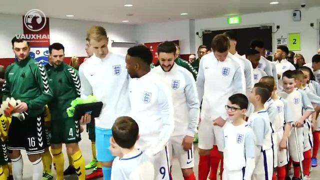 Il piccolo Bradley, malato di cancro, entra in campo col suo mito, Jermain Defoe #storie