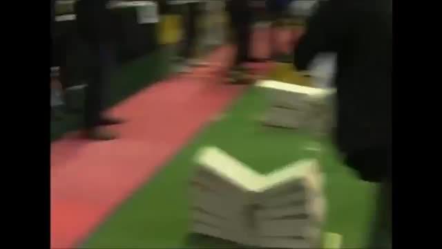 111 mattoni rotti con la testa in 35 secondi: il pazzo record di Kerim