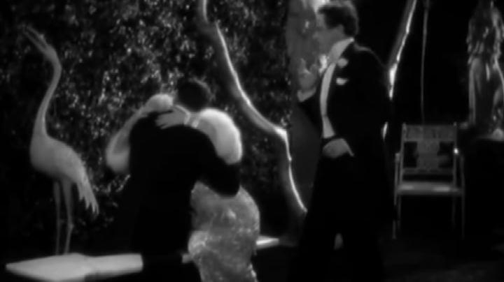 9 aprile: L'attrice Mae West arrestata per oscenita' sul palco