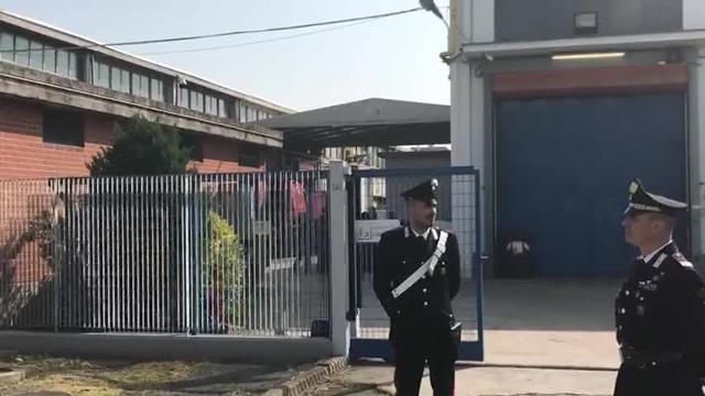 Incidente sul lavoro, due operai in una cisterna di acido
