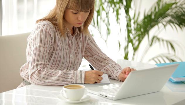 Sei esercizi per rimediare ai danni del lavoro sedentario