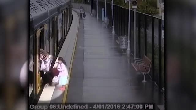 Sparisce sotto il treno, paura per il bambino
