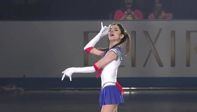 Pattinatrice diventa Sailor Moon: il pubblico impazzisce