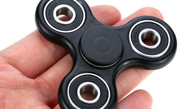 I trucchi più belli da fare con il fidget spinner