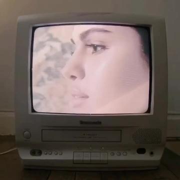 Selena Gomez presenta l’anteprima di Bad Liar