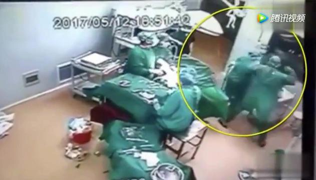 Scoppia la rissa in sala operatoria: chirurgo colpisce infermiera
