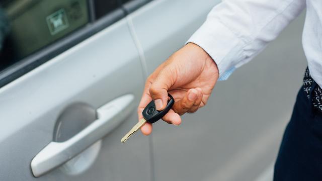 Se non chiudi l'auto a chiave rischi la multa?