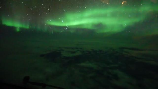 L'aurora australe dalla cabina di pilotaggio