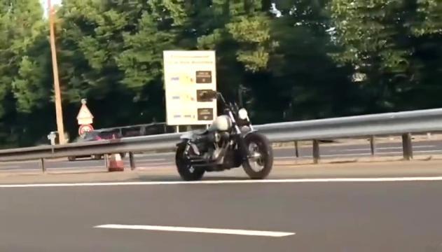 Il mistero della moto col pilota 'fantasma'