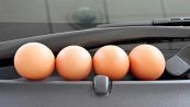 Caldo infernale in auto: frigge uova e bacon sul cruscotto