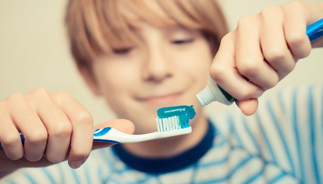 Come lavarsi i denti evitando gli errori più comuni