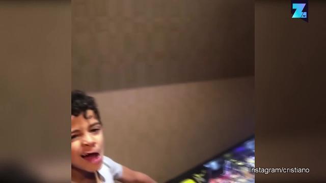 Cristiano Ronaldo presenta i suoi due gemelli!