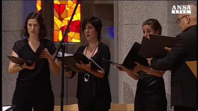 In migliaia per messa alla Sagrada Familia