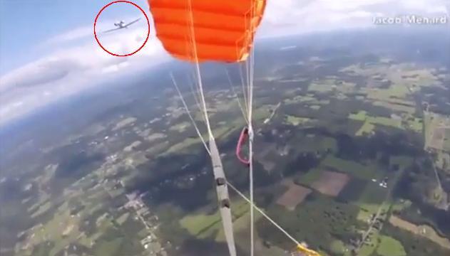 Paura nel cielo: sfiorata la collisione tra paracadutista e aereo