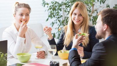 Dieta in ufficio? I trucchi per avere successo