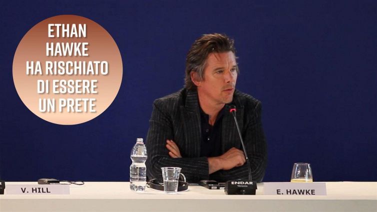 Ethan Hawke realizza la profezia: è diventato prete!