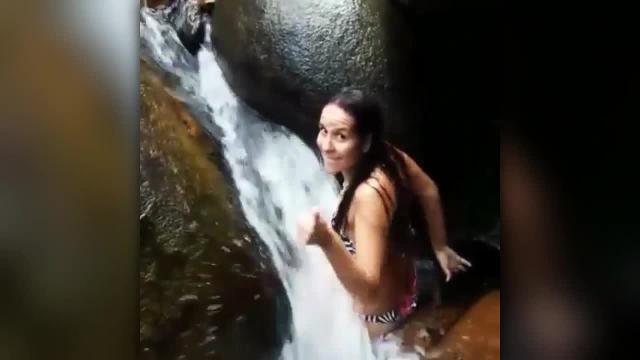 Emozioni tra le rocce: il tuffo è da brividi