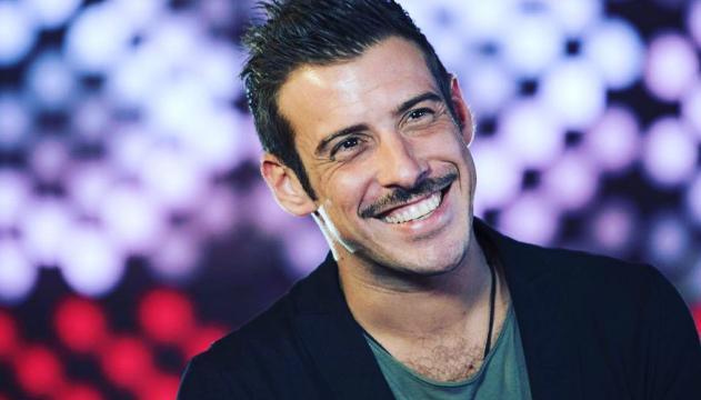 Gabbani torna sul palco dell'Ariston e scoppia a piangere