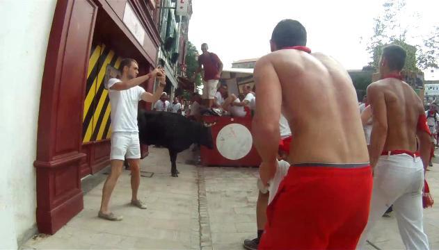 Il peggior selfie di sempre? Chiedere al toro