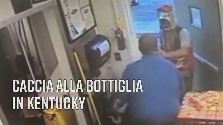 Quando una 'bottiglia di Coca Cola' bussa alla porta...