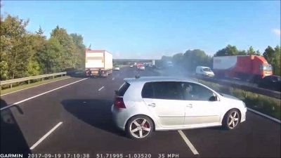 Disastro sfiorato in autostrada: miracolo dell'autista