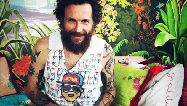 Eccentrica, colorata e piena di musica: a casa di Jovanotti