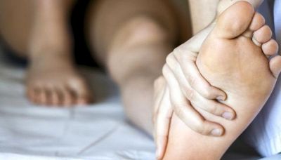 I piedi gonfi possono essere un campanello d'allarme di 8 malattie