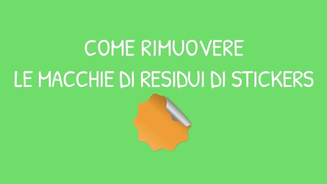 Come rimuovere le macchie degli sticker dai vestiti