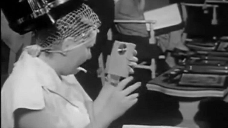 18 ottobre: La prima radio a transistor