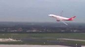 Brivido sul volo Air Berlin, l'aereo sfiora la torre di controllo