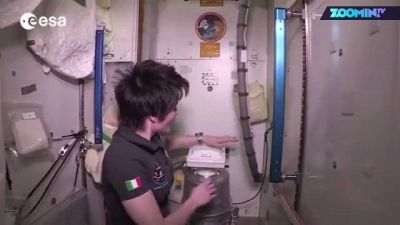 Sei nello spazio e ti scappa la pipì: che fare?