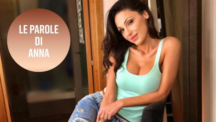 Anna Tatangelo e la frase sibillina sui social