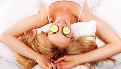 Sei rimedi casalinghi per gli occhi gonfi