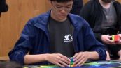 Nuovo record: risolve il cubo di Rubik in 5 secondi