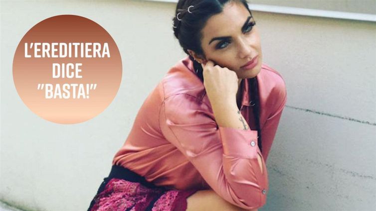 Elettra Lamborghini si è fatta... 'suora'!