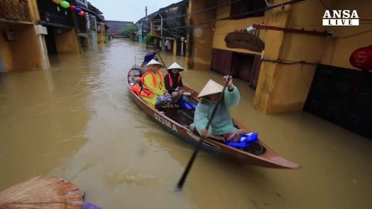 Vietnam: 27 morti e 22 dispersi per tifone Damney