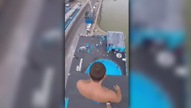 Il tuffo da brividi conquista il web