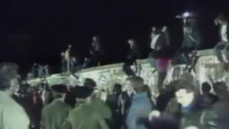9 novembre: Cade il muro di Berlino