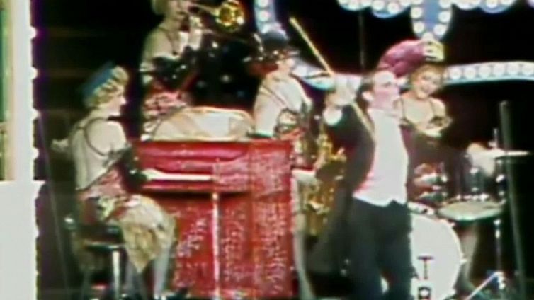 20 novembre: Il musical Cabaret debutta all'Imperial Theatre