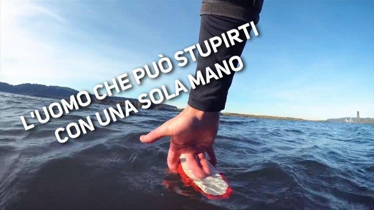 Spettacolari performance usando solo le dita