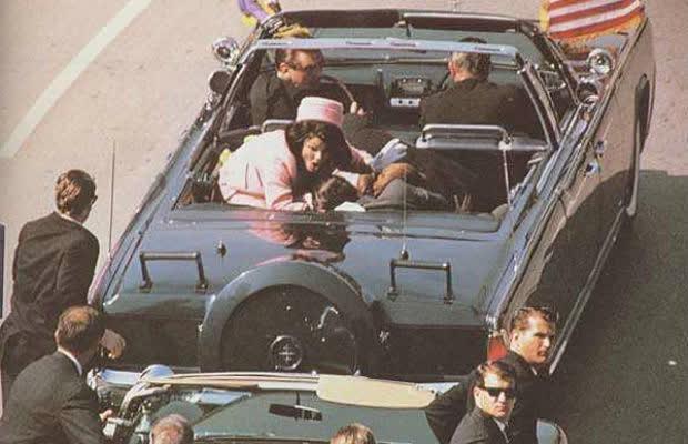 22 novembre: Il presidente John F. Kennedy viene assassinato