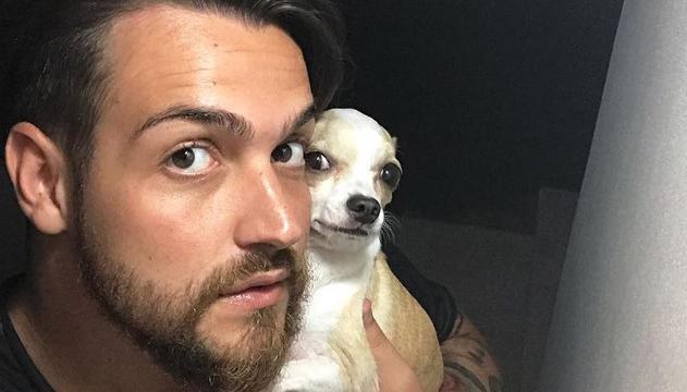Accogliente, romantica e...piena di chihuahua: a casa di Valerio Scanu
