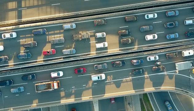 Perché si formano le code in autostrada?