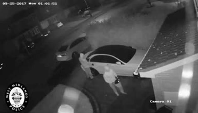 Come rubano l'auto senza chiavi in un minuto con il 'relay box'